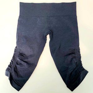 Lululemon Size 10 In The Flow Crop Leggings Ruched Sides Seamless Blue EUC